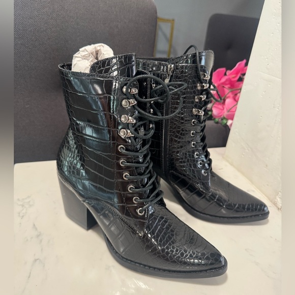 ARIDER GIRL Elegant Black Croc-Embossed Ankle Boots - Picture 9 of 11